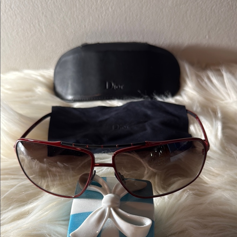 Dior Red Aviator Sunglasses Sleek Design